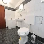 Marica Spadina Apartment Tisno