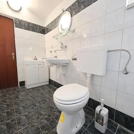 Marica Spadina Apartment Tisno