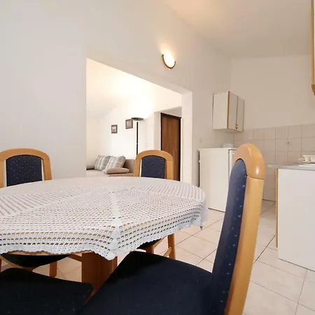 Marica Spadina Apartment Tisno