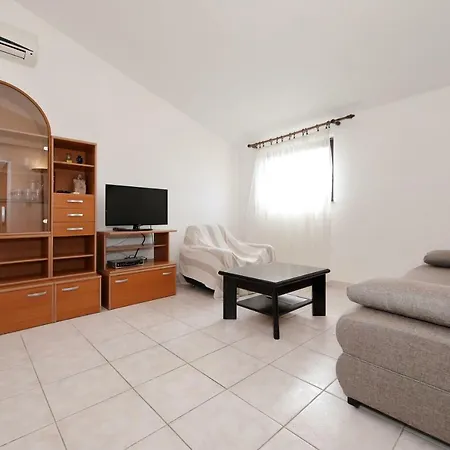 Marica Spadina Apartment